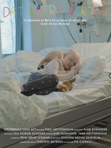 Det andre verstet filmplakat - Syk jente som ligger i sykehussengen og sover